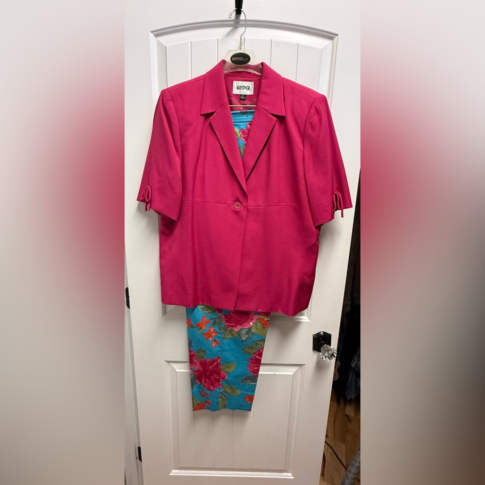 Kasper Bright Pink Short-Sleeve Blazer Two Piece Pantsuit Floral Pants Size 18